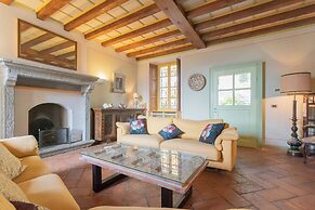 Villa Torre di Palanzo With Magnificent View