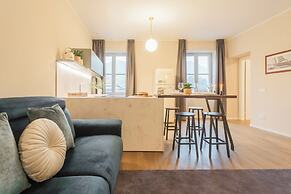 V. Suite on Lake Como