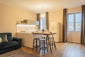 V. Suite on Lake Como