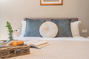 V. Suite on Lake Como