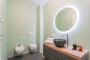 V. Suite on Lake Como