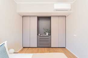 V. Suite on Lake Como