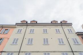 V. Suite on Lake Como