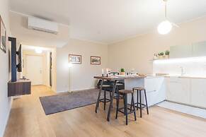 V. Suite on Lake Como