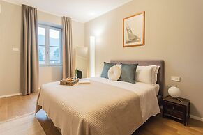 V. Suite on Lake Como