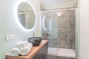 V. Suite on Lake Como