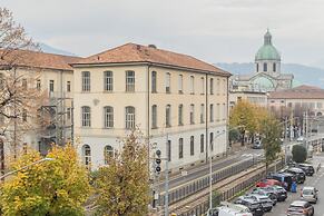 V. Suite on Lake Como
