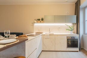 V. Suite on Lake Como