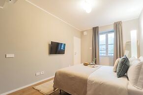 V. Suite on Lake Como