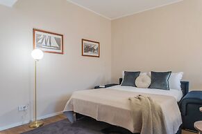 V. Suite on Lake Como