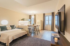 V. Suite on Lake Como