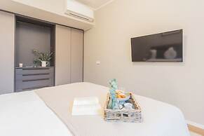 V. Suite on Lake Como