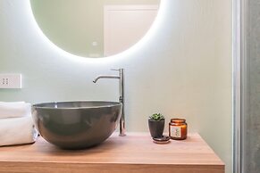 V. Suite on Lake Como