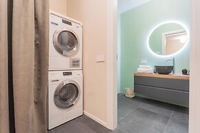 V. Suite on Lake Como