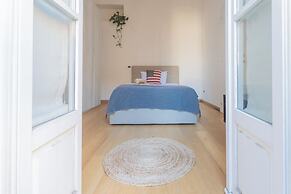 Wine Not Apartment in Como City Centre