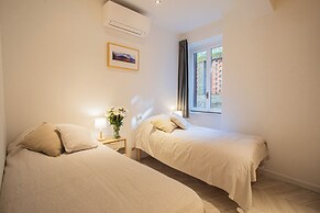 Your Private Harbour Nearby George Clooney