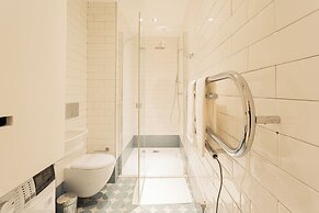 Your Private Harbour Nearby George Clooney