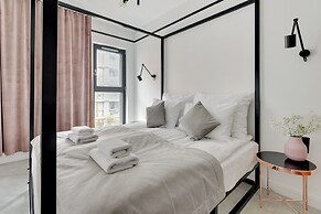 Aura III & Parking by Downtown Apartments