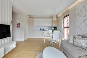 Aura III & Parking by Downtown Apartments