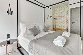 Aura III & Parking by Downtown Apartments