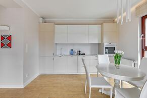 Aura III & Parking by Downtown Apartments