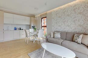 Aura III & Parking by Downtown Apartments