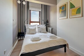 Aura III & Parking by Downtown Apartments