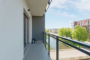 Aura III & Parking by Downtown Apartments