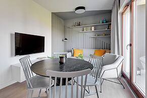 Aura III & Parking by Downtown Apartments