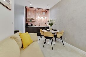 Aura III & Parking by Downtown Apartments