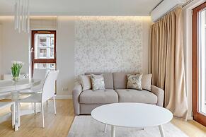 Aura III & Parking by Downtown Apartments