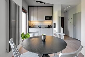 Aura III & Parking by Downtown Apartments