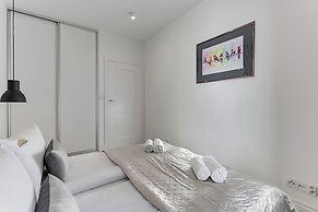 Aura III & Parking by Downtown Apartments