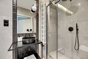 Aura III & Parking by Downtown Apartments