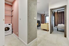 Aura III & Parking by Downtown Apartments