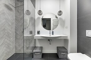 Aura III & Parking by Downtown Apartments