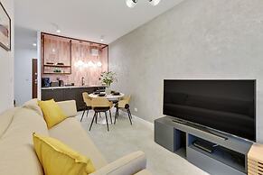 Aura III & Parking by Downtown Apartments