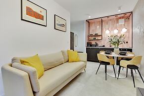 Aura III & Parking by Downtown Apartments