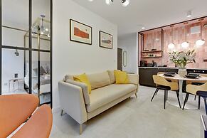 Aura III & Parking by Downtown Apartments