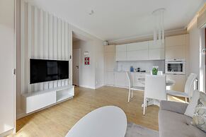 Aura III & Parking by Downtown Apartments