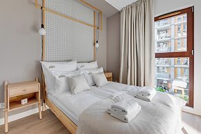 Aura III & Parking by Downtown Apartments