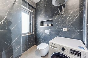 Central Main Square 2