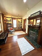 Victorian Gem Walk to Downtown Claw Tub Yard