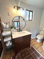 Victorian Gem Walk to Downtown Claw Tub Yard