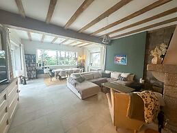 Character House With SPA and sea View