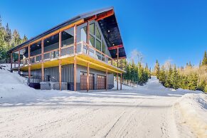 Views, Trails, Hot Tub & More: Luxe Wyoming Oasis