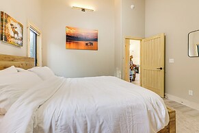 Views, Trails, Hot Tub & More: Luxe Wyoming Oasis