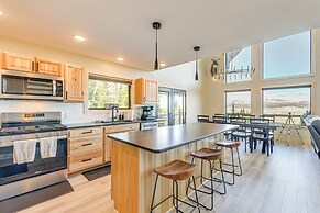 Views, Trails, Hot Tub & More: Luxe Wyoming Oasis