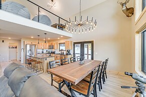 Views, Trails, Hot Tub & More: Luxe Wyoming Oasis