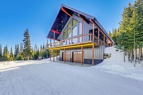 Views, Trails, Hot Tub & More: Luxe Wyoming Oasis